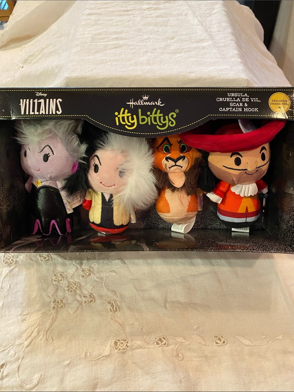 Disney Villains Itty Bittys Plush Set - Black, White, Red, Orange, Pink